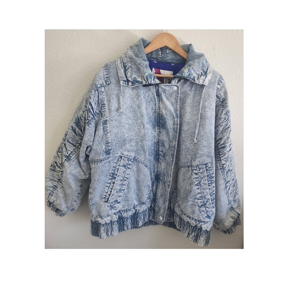Vintage 80’s Gitano Floral Embossed Acid Wash Blue Denim Puffer Jacket Large